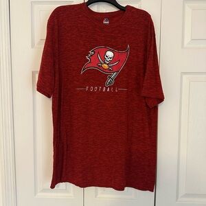 🔥 4 for $20!! Majestic Red Buccaneers Short Sleeve Tee